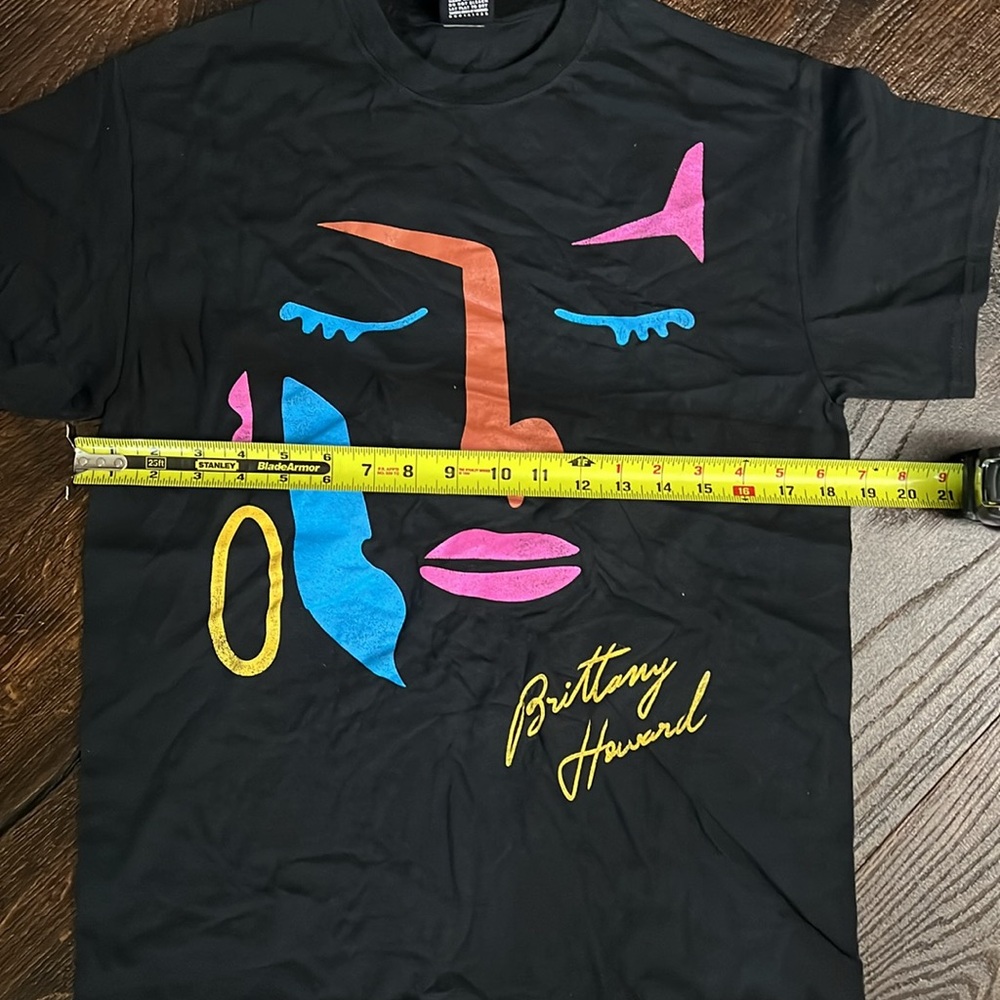 Day by Daydreamer Brittany Abstract Face Tee - Picture 4 of 13